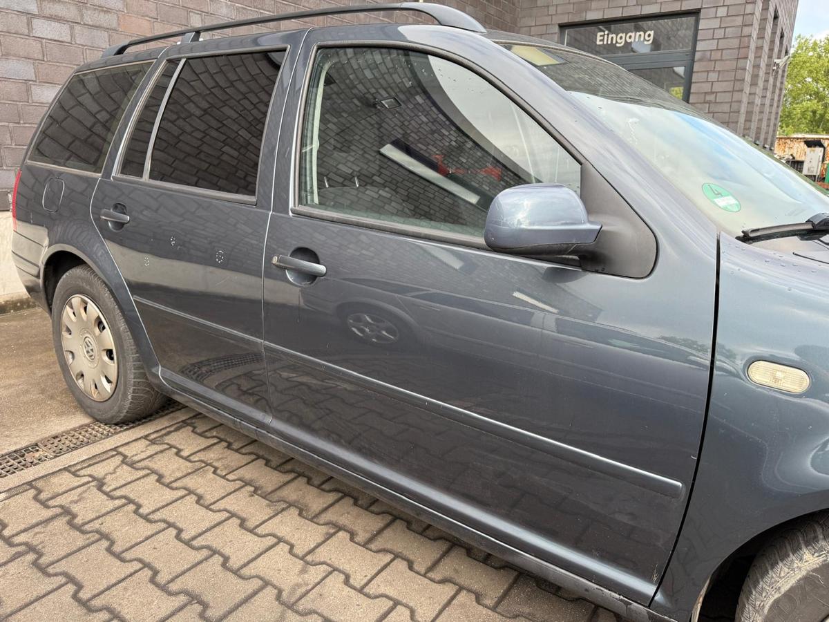 VW Bora original Tür vorn rechts LC7V Blue Anthrazit Rohbau BJ00